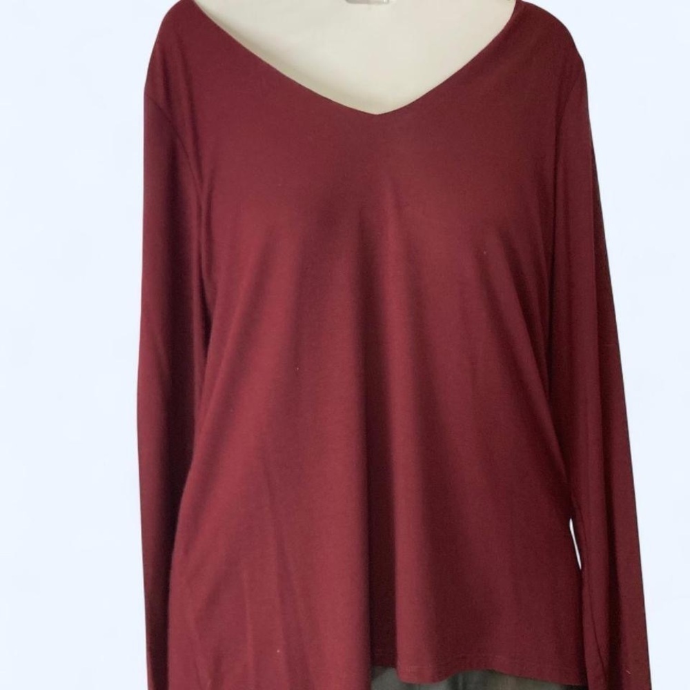 Karen Kane Burgundy long sleeve V-neck top and sheer trim in back M